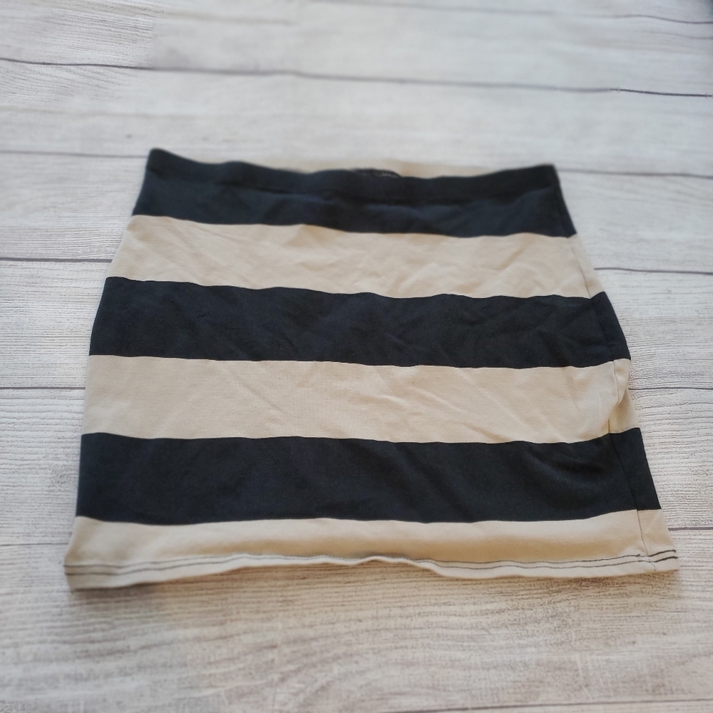 Divided by H&M Y2K fitted tight mini skirt. Size 10   Black and tan .